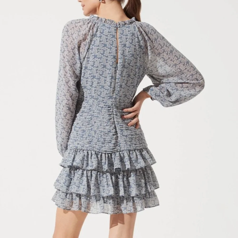 ASTR Long Sleeve Tiered Ruffle Floral Dress Blue Floral Multi Size Small - Picture 7 of 7